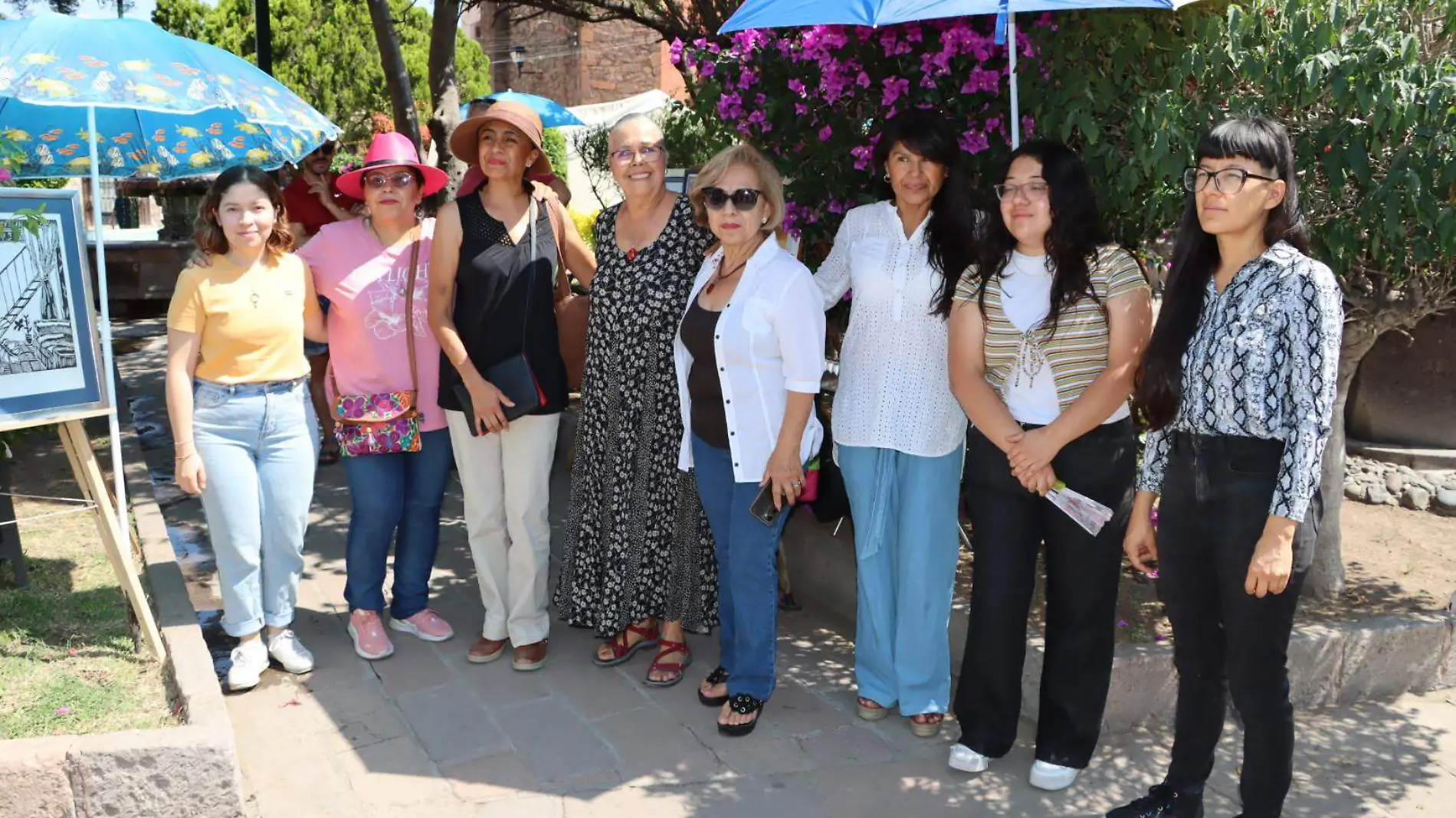 Mujeres unidas para dar a conocer su arte